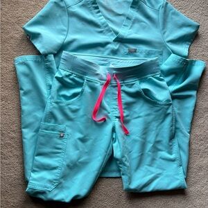 Figs Aqua/Neon Blue Scrub Set, XS. Discontinued color!